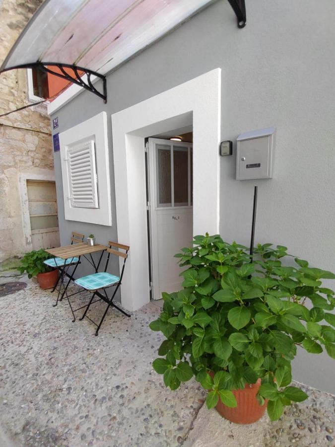 Studio Apartman & Rooms No1 Zara Esterno foto